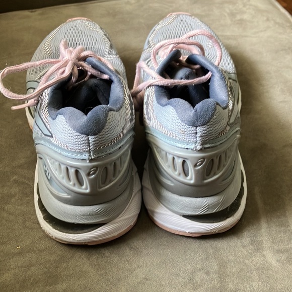 ASICS running shoes - Picture 3 of 3